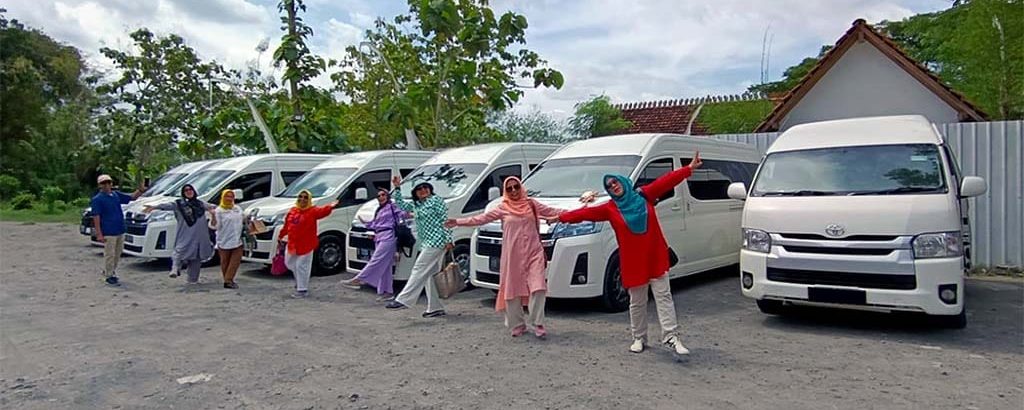 Sewa Toyota Hiace Cigombong