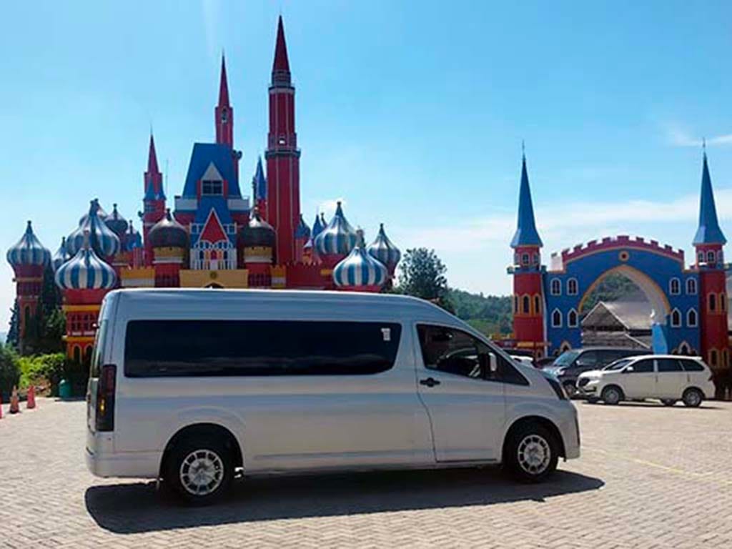 Sewa Toyota Hiace Caringin