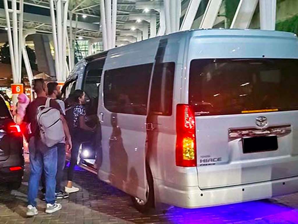 Sewa Toyota Hiace Depok
