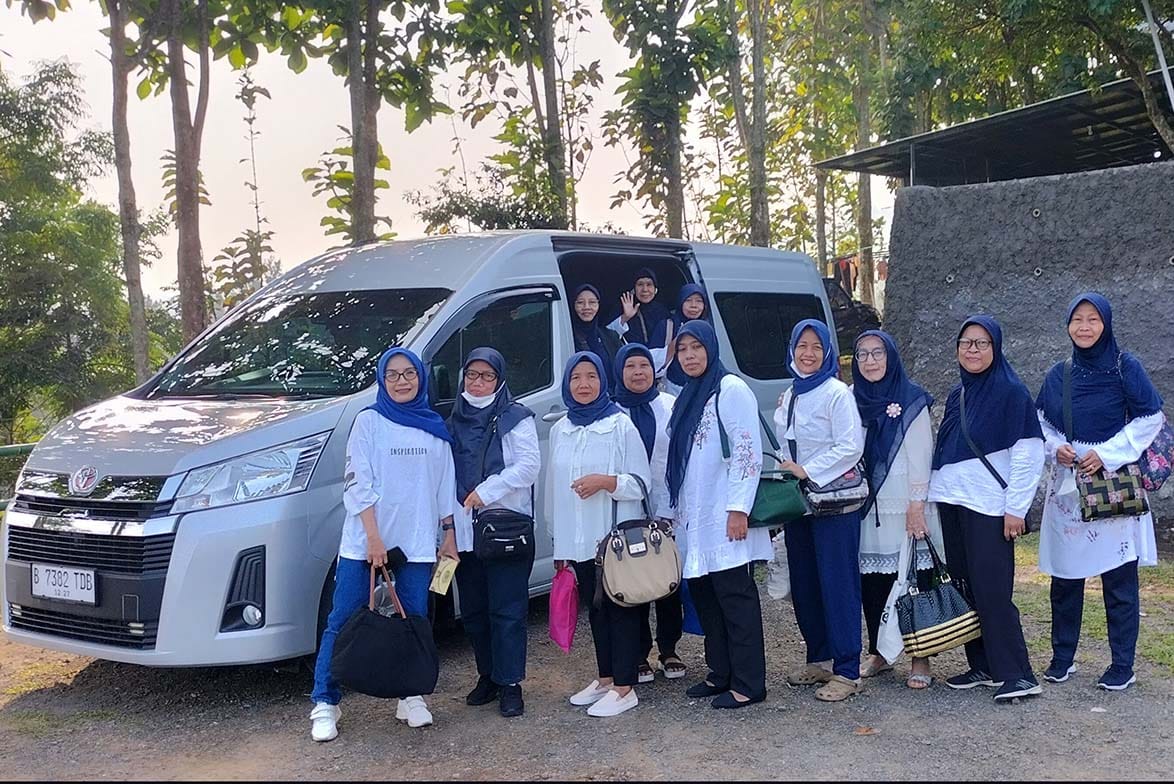 Sewa Toyota Hiace Depok