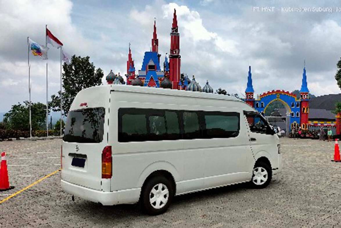 Sewa Toyota Hiace Caringin